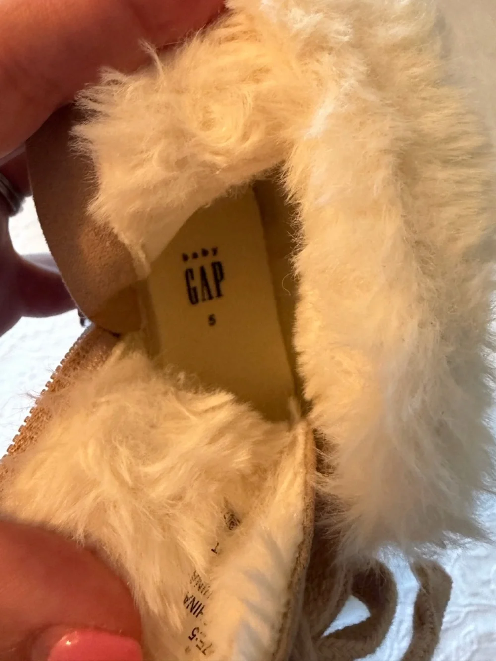 GAP Cream Faux Fur Baby boots nwot size 5 girls